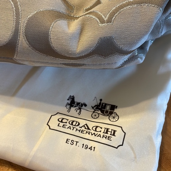 Coach Bag - Picture 2 of 6